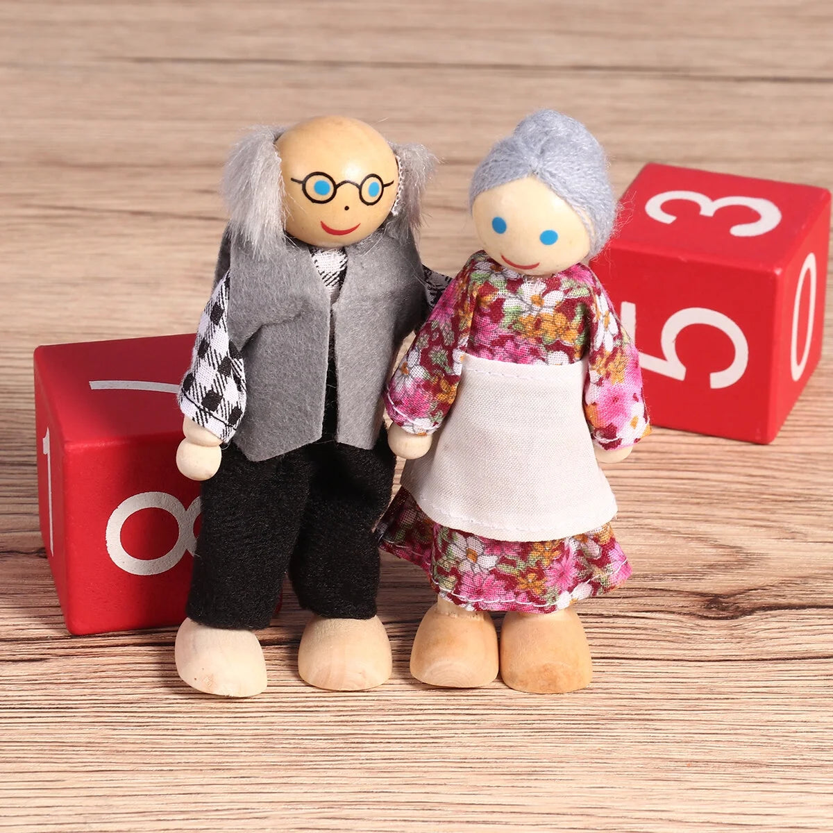 7 Pieces Wooden Dollhouse Family Set Mini People Figures B410
